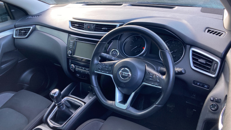 Nissan Qashqai 1.3 DiG-T N-Connecta 5dr Petrol Hatchback